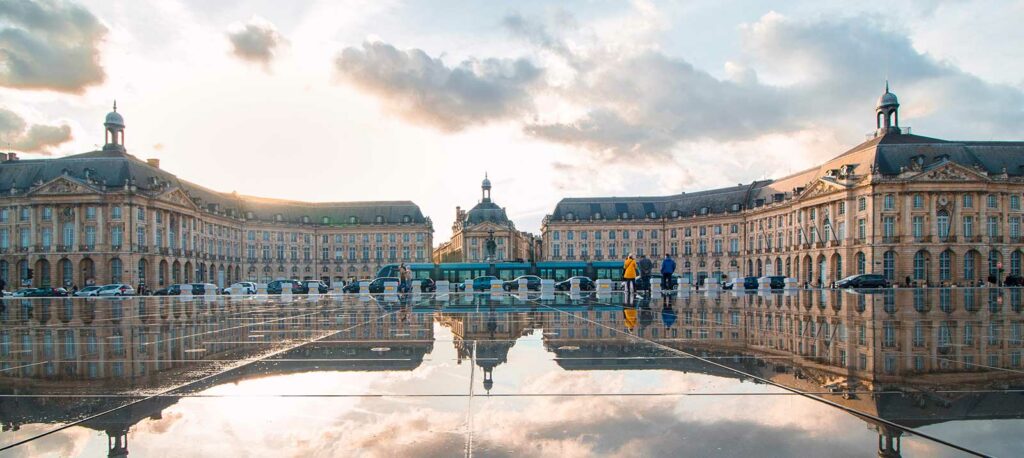 Place de la Bourse overlooking the Miroir d’Eau reflecting pool, Bordeaux